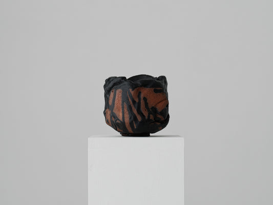 G:Black flowing