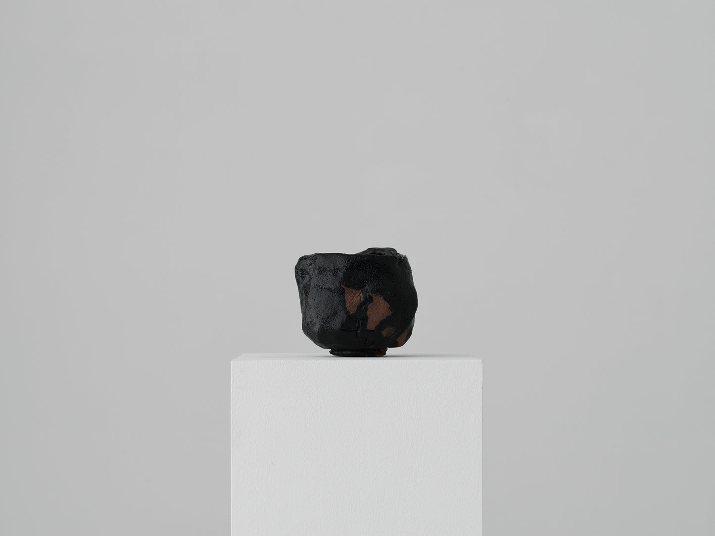 L:Black flowing 01